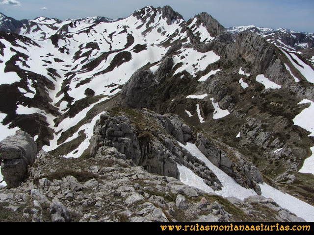 Ruta Farrapona, Albos, Calabazosa: Arista oeste del Calabazosa.