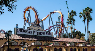 Knott's Berry Farm entrance