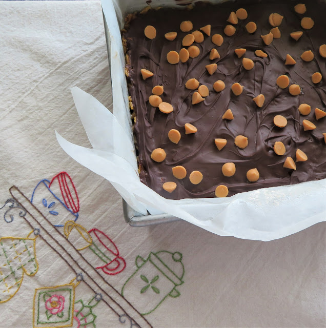 Peanut Butter Cornflake Bars (No Bake)