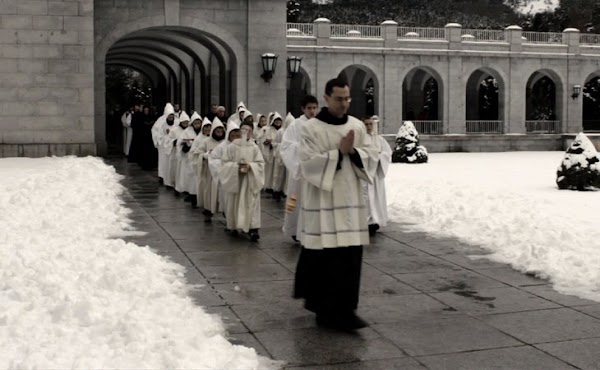 Los monjes del Valle de los Caídos reciben 340.000 euros del Estado por un decreto de Franco