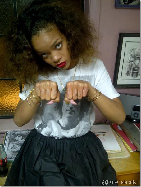 rihanna-tattoo-thug-life-1