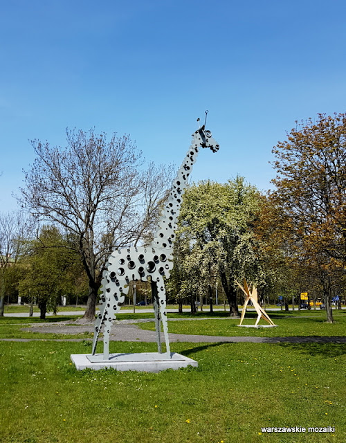 Warszawa Warsaw teren zielony Wola park rzeźba