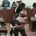 Vídeo mostra vereadora sendo beijada à força por colega em sessão da Câmara