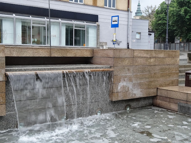 Kaskada wodna na placu Artystów