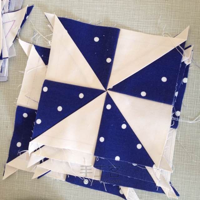 Patchwork Quilt "Windmill" of triangles.  DIY step-by-step