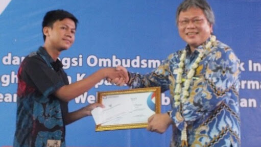 Deni, Siswa SMAN 1 Majenang Terima Penghargaan Dari Ombudsman RI 