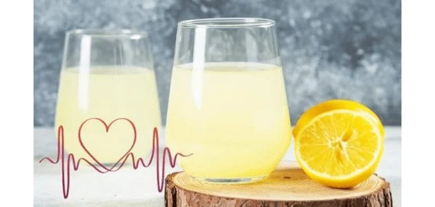 من المعروف أن ماء الليمون يوفر العديد من الفوائد الصحية. من المساعدة في التغلب على حرارة الصيف أو بدء صباح الشتاء ، يُعتقد أن شرب ماء الليمون مفيد من نواح كثيرة. الليمون فاكهة لجميع الفصول.