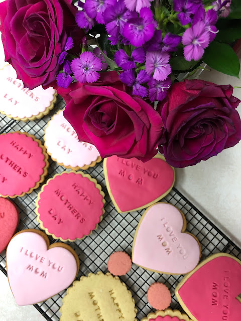 mothers day decorated cookies,mothers gifts,easy mothers day gifts,cookies for mom,mothers day,mothers day cookie decorating ideas,mothers day cookies,diy mothers day gifts,