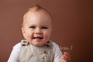 cake smash shrewsbury, shropshire photographer, baby photography, cake, first birthday photoshoot, photographer shrewsbury