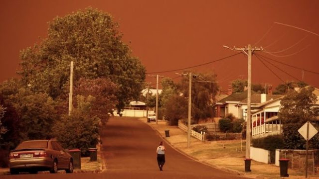 Australia fires: Victoria extends 'state of disaster' as threat intensifies