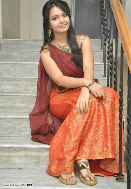 Actress-Mereena-Stills-in-Half-Saree+(6)