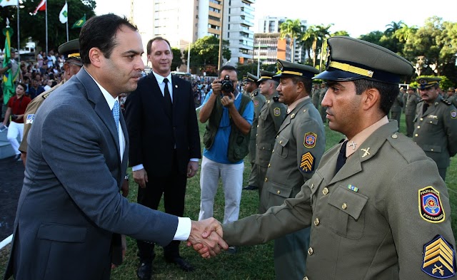 Governador de Pernambuco anuncia concurso para 1500 policiais em 2017