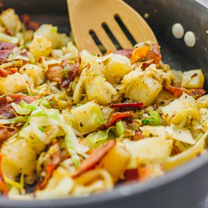 FRIED CABBAGE AND POTATOES WITH BACON #vegetarian #easyrecipe
