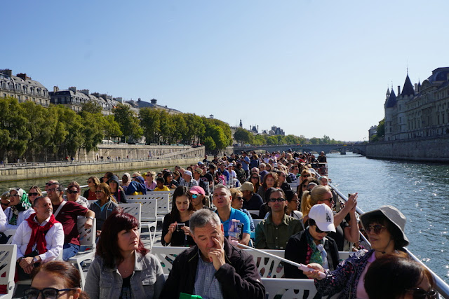 Passeio de barco pelo Rio Sena