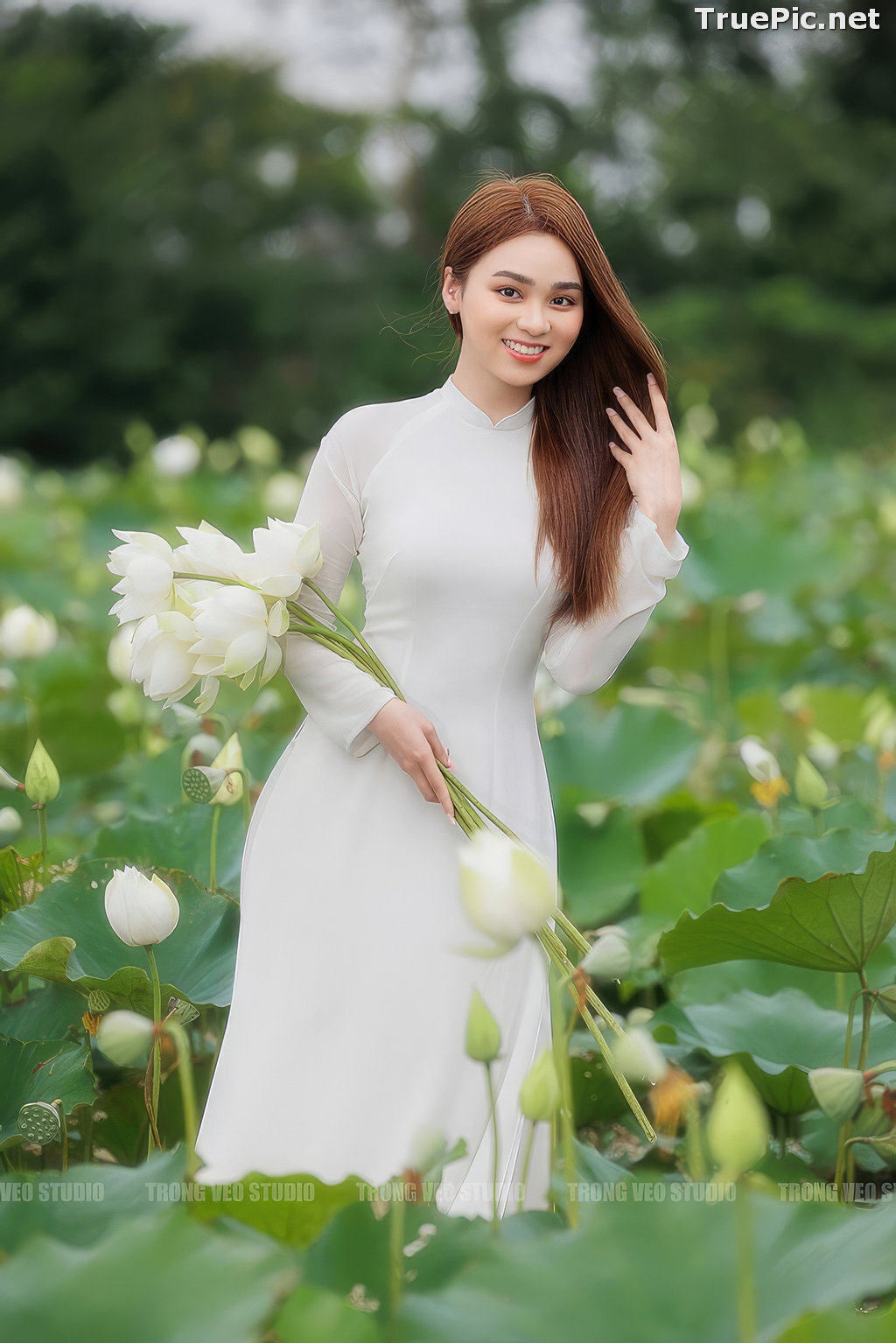 Image Vietnamese Model - Beautiful Girl and Lotus Flower - TruePic.net (56 pictures) - Picture-42