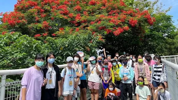 ▲青少年藝術探索培力營帶領學員導覽八卦山天空步道。（圖／記者林明佑翻攝）