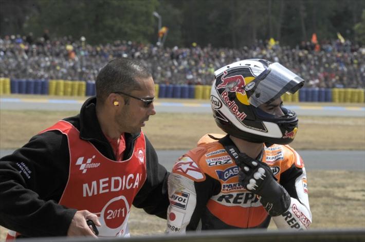 MotoGP Prancis 2011 : Pedrosa vs Simoncelli title=