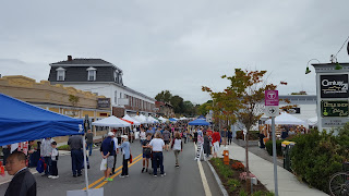 part of the Main St crowd at about 1:00 PM Saturday