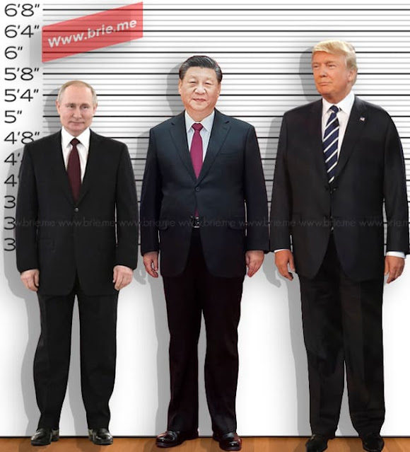 Xi Jinping standing with Vladimir Putin and Donald Trump