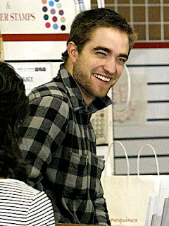 Robert Pattinson Hairstyle Pictures - Celebrity Hairstyle Ideas for men