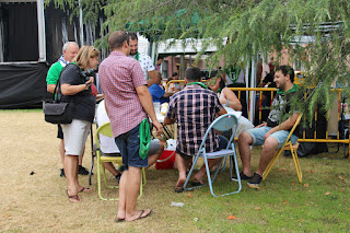 Una veintena de cuadrillas y cientos de personas disfrutan la última jornada de las fiestas de Llano