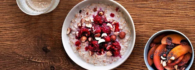 Porridge with fruit topping