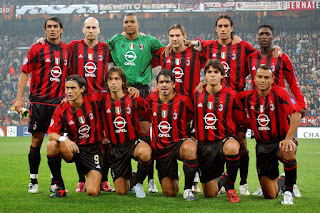 📸A. C. MILAN. 📆20 octubre 2004 ⬆️Maldini, Stam, Dida, Shevchenko, Nesta, Seedorf. ⬇️Inzaghi, Pirlo, Gattuso, Kaká y Cafú. A. C. MILAN 1 🆚 F. C. BARCELONA 0 Miércoles 20/10/2004, 20:45 horas. Liga de Campeones, fase de grupos, Grupo F, partido 3. Milán, Italia, Stadio Giuseppe Meazza. GOLES: ⚽1-0: 31’, Shevchenko.