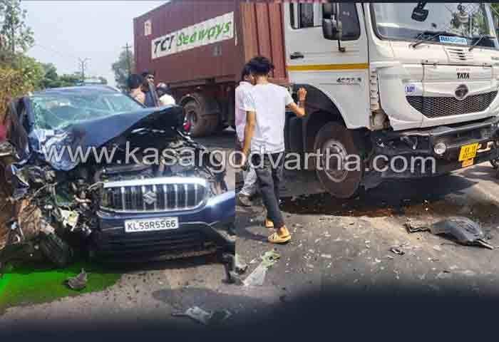 Kasaragod, Kerala, News, Pilicode, Accident, National highway, Car, Lorry, Injured, School, Hospital, Top-Headlines, 2 youths injured in collision between car and container lorry on national highway.