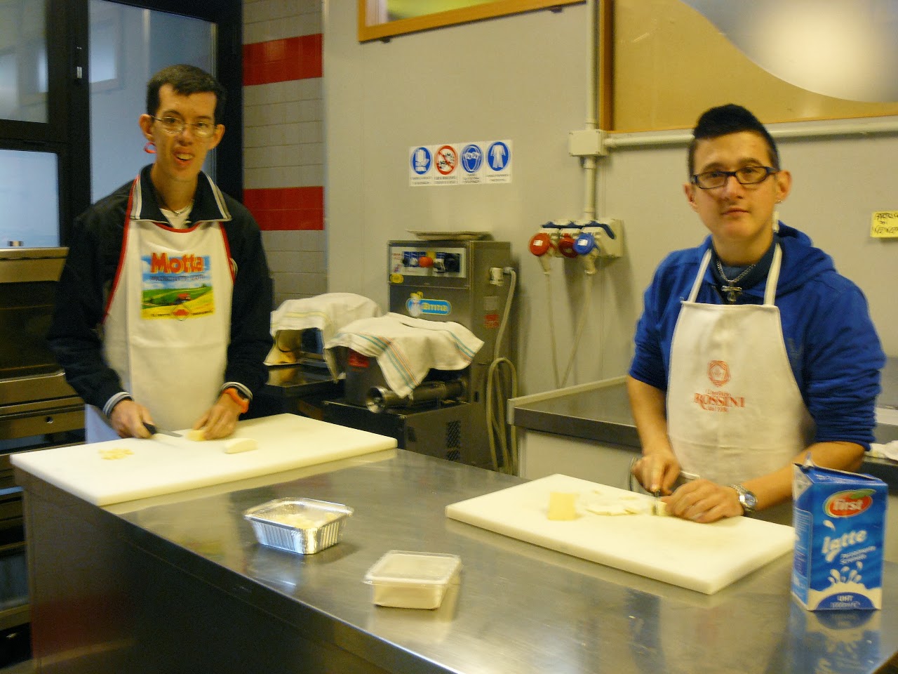 SFA/SET Cooperativa Azzurra: Mani in pasta scuola di vita autonoma