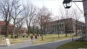 Campus Principal de la Universidad de Harvard después del Anuncio de la Suspensión de Clases (11-03-20)