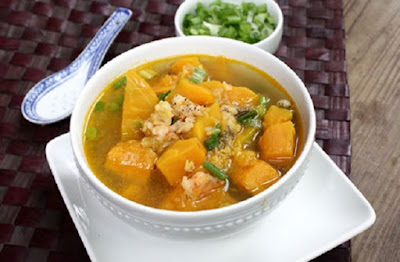 Canh gà nấu bí đỏ