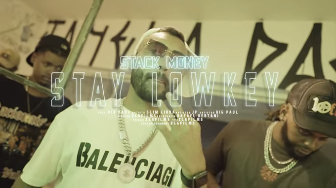  Slim Libra chega acompanhado por JP & Biig Paul em "Stack Money Stay Lowkey"