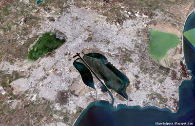 Photo satellite de la ville de Tunis, la capitale de la Tunisie.