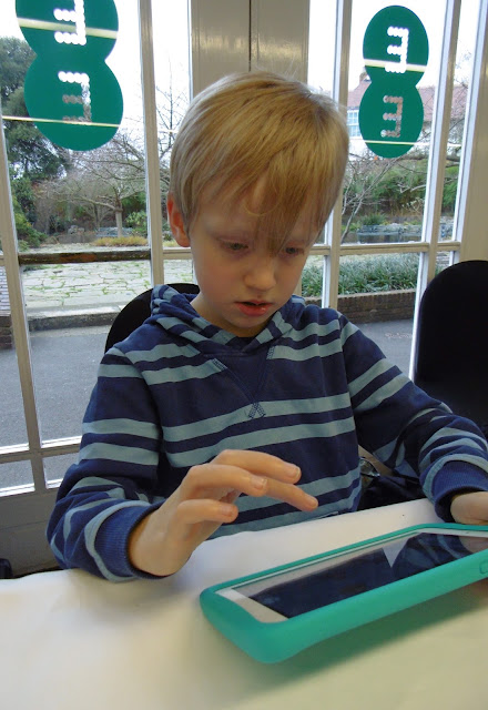 child tests 4g Robin Android Tablet from EE