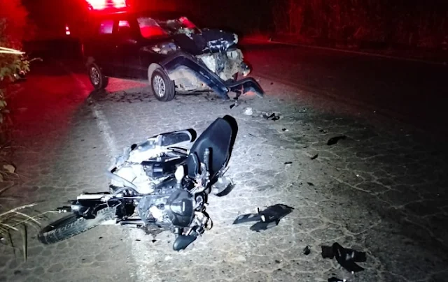 acidente em Ponte Nova, carro e moto colidem, trânsito MG, acidente grave, colisão frontal, motocicleta na contramão, droga apreendida, Polícia Militar MG, Hospital Arnaldo Gavazza