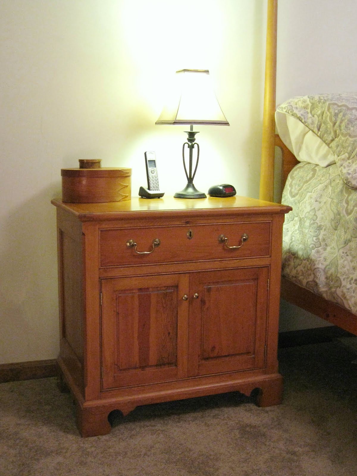 woodfever.net: Free Woodworking Plan: You Can Build a Bedside Table
