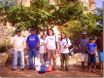 Arqueólogos e equipe na Pedra do Castelo