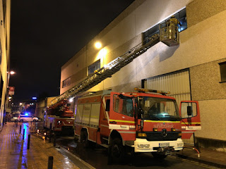 Incendio en un taller de coches en el polígono industrial Beurko Viejo