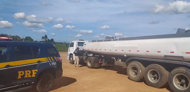 PRF flagra água potável dentro de tanque já usado no transporte de combustível em Pernambuco.