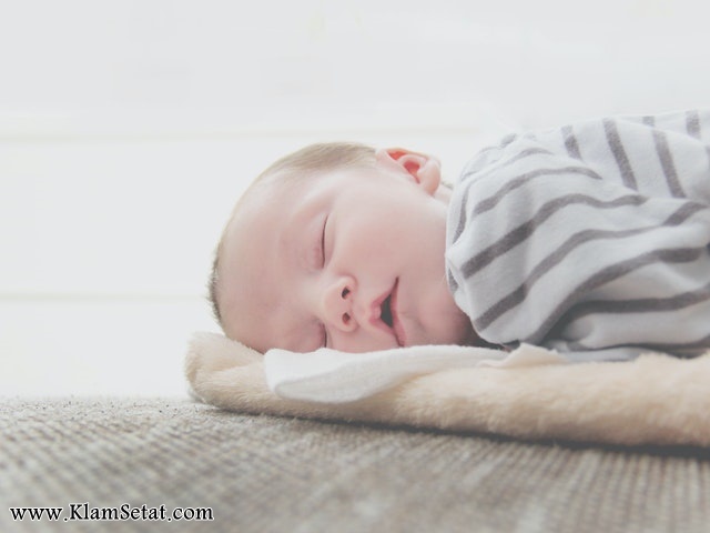 كثرة نوم الطفل الرضيع حديث الولادة| أسباب ونصائح
