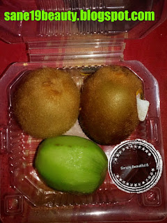 Kiwi prevents acne and pimples.