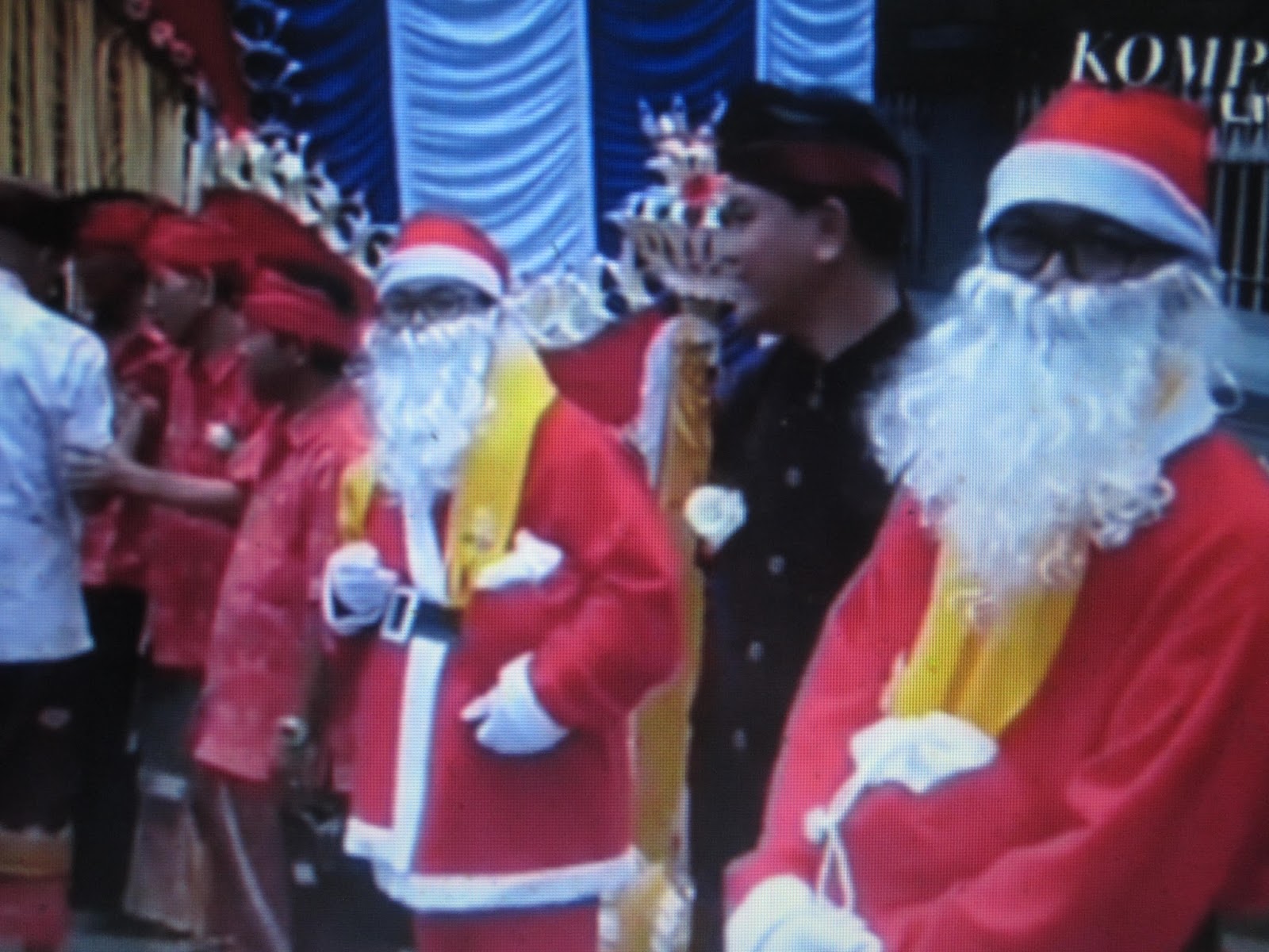 Wujud Keberagaman Misa Natal  Pakai Baju  Adat Bali 