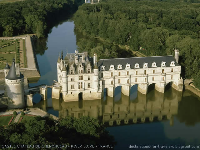 CASTLE CHÂTEAU DE CHENONCEAU - RIVER LOIRE - FRANCE