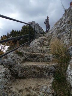 Acceso a las tetas de Viana. Escalones tallados