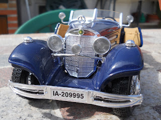 coche a escala 1:20 marca Burago Mercedes Benz 500 K Roadster 1936