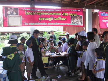 1 มิ.ย. 54  ฐานที่ 2  ขยะรีไซเคิลโดยการเปิดธนาคารวัสดุรีไซเคิล