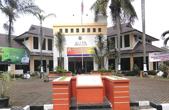 Gedung Samsat Serpong Dipercantik