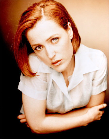 gillian anderson white blouse Posted by disman00911x4 at 847 AM