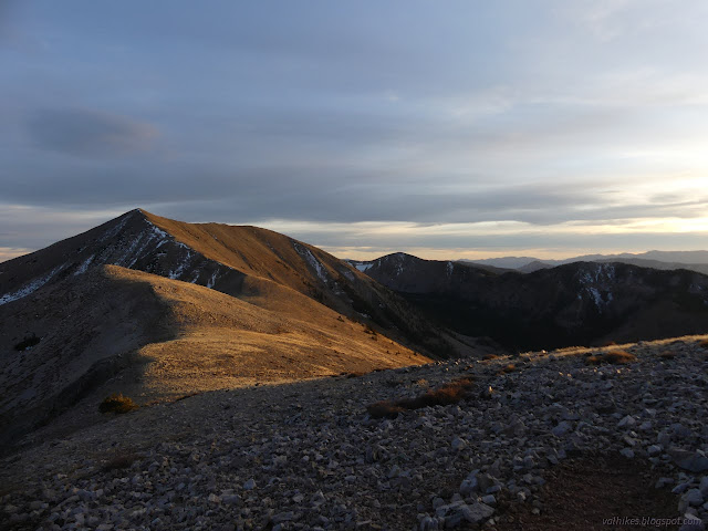 037: flat spot in the rocks