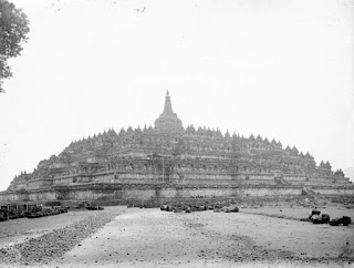 Inilah Foto-foto Candi Borobudur Saat Pertama Kali Ditemukan [ www.BlogApaAja.com ]